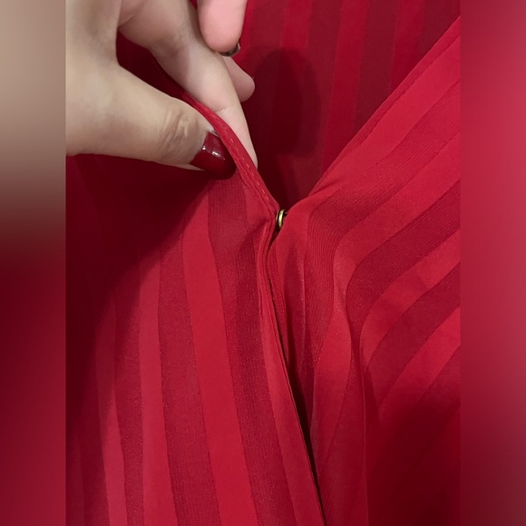 Beautiful red blouse! Size M 🍁 - Picture 6 of 6